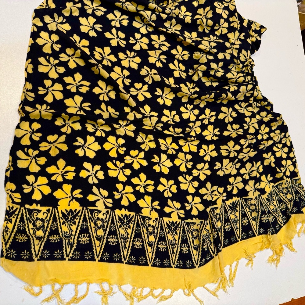 LA Girl Black and Cream Floral Scarf